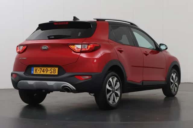 Kia Stonic (2021) thumbnail 2