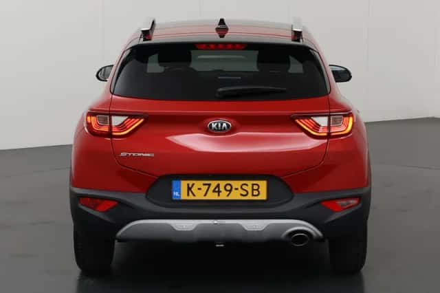 Kia Stonic (2021) thumbnail 4