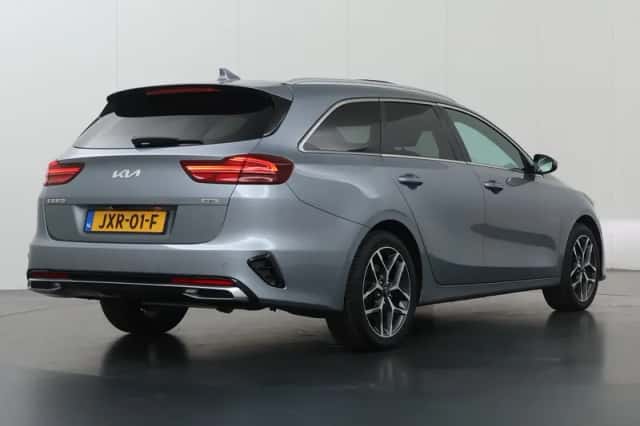 Kia Ceed Sportswagon (2022) thumbnail 2