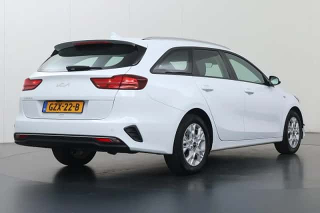Kia Ceed Sportswagon (2025) thumbnail 2