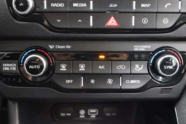 Kia Niro (2017) thumbnail 21