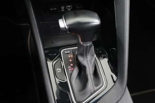 Kia Niro (2017) thumbnail 24