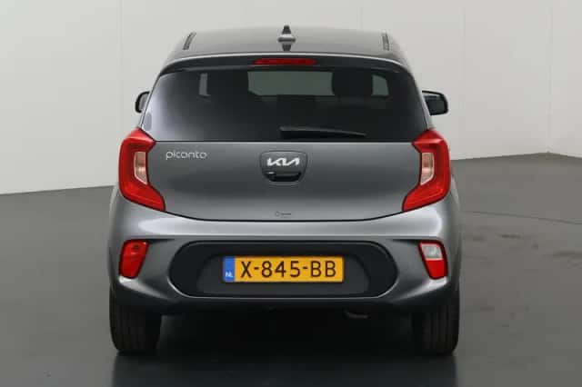 Kia Picanto (2023) thumbnail 4