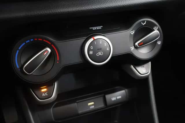 Kia Picanto (2022) thumbnail 18