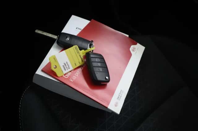 Kia Picanto (2021) thumbnail 25