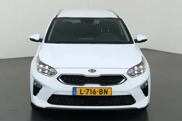 Kia Ceed Sportswagon (2021) thumbnail 3