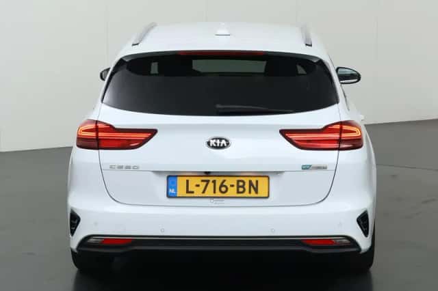 Kia Ceed Sportswagon (2021) thumbnail 4