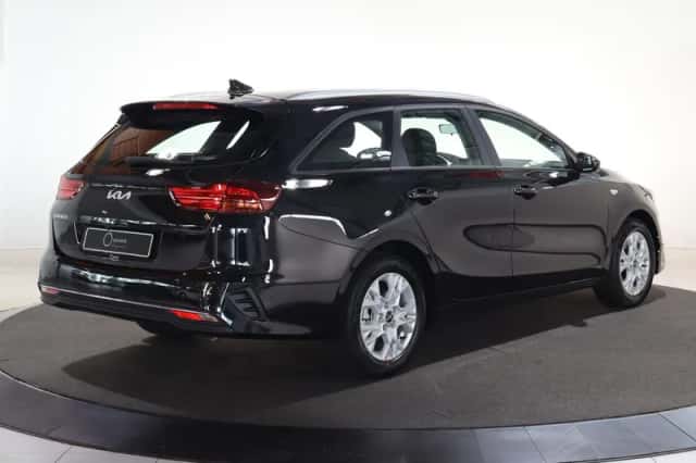 Kia Ceed (2025) thumbnail 2