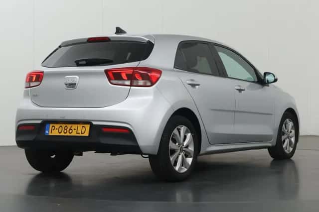 Kia Rio (2022) thumbnail 2