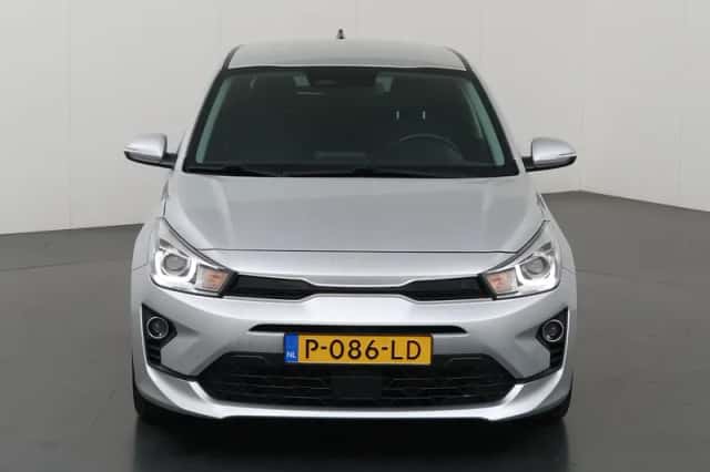 Kia Rio (2022) thumbnail 3