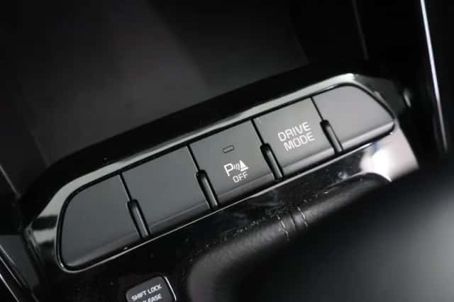 Kia Rio (2022) thumbnail 21