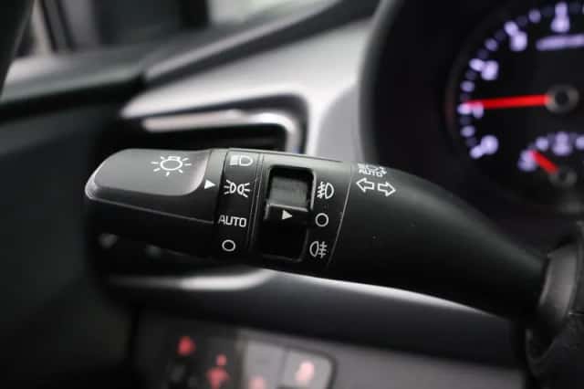 Kia Rio (2022) thumbnail 30