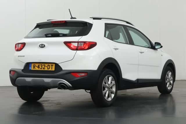 Kia Stonic (2021) thumbnail 2