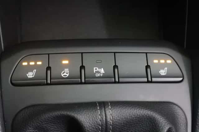 Kia Stonic (2021) thumbnail 16