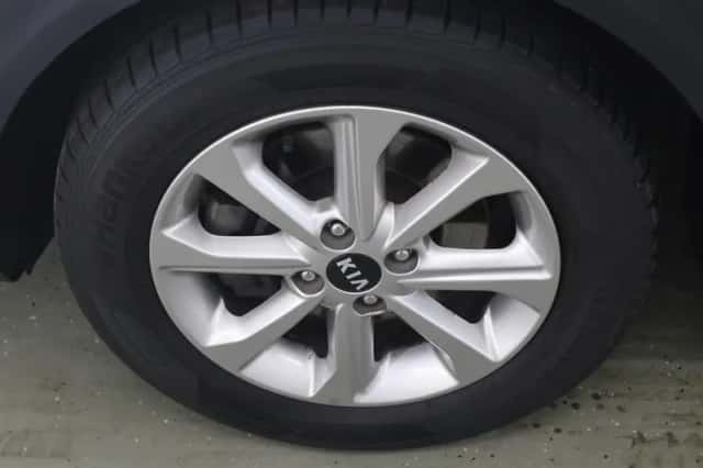 Kia Stonic (2021) thumbnail 28