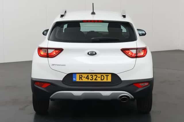 Kia Stonic (2021) thumbnail 4