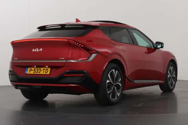 Kia EV6 (2022) thumbnail 2