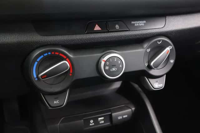 Kia Rio (2020) thumbnail 20