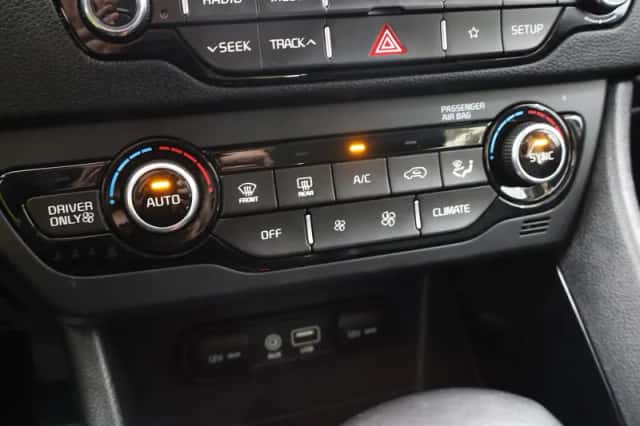 Kia Niro (2019) thumbnail 19