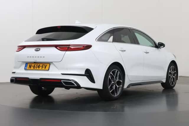 Kia Proceed (2021) thumbnail 2