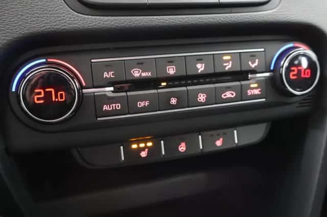 Kia Proceed (2021) thumbnail 24