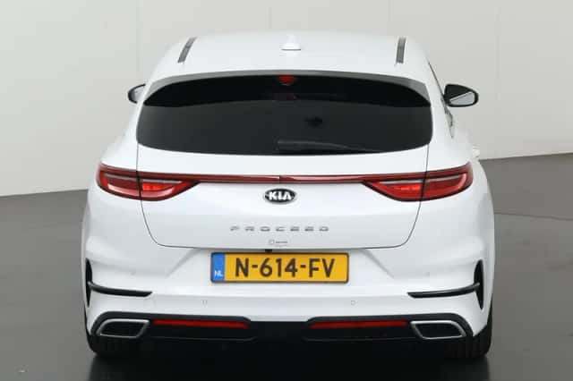 Kia Proceed (2021) thumbnail 4