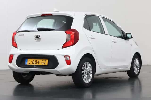 Kia Picanto (2021) thumbnail 2