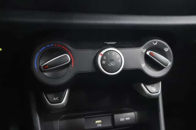 Kia Picanto (2022) thumbnail 16