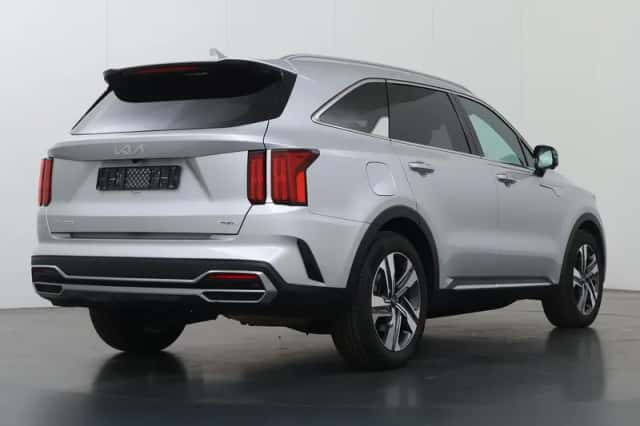 Kia Sorento (2023) thumbnail 2