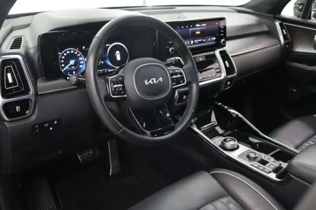 Kia Sorento (2023) thumbnail 7