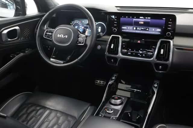 Kia Sorento (2023) thumbnail 9