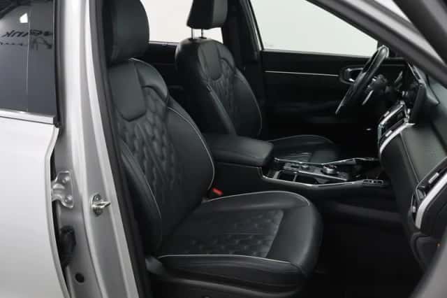 Kia Sorento (2023) thumbnail 10