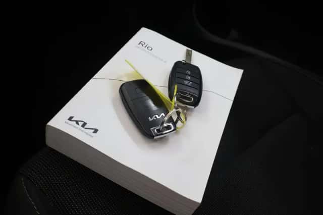 Kia Rio (2022) thumbnail 25
