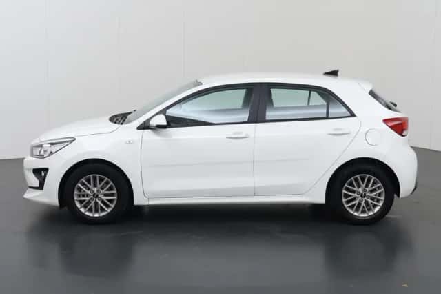 Kia Rio (2022) thumbnail 5