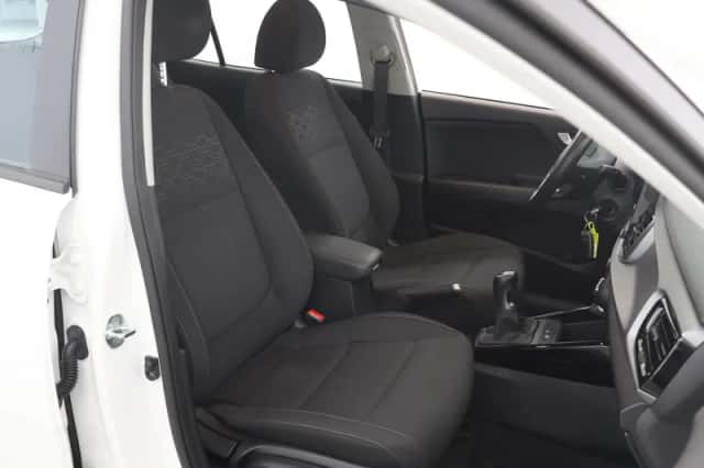 Kia Rio (2022) thumbnail 10