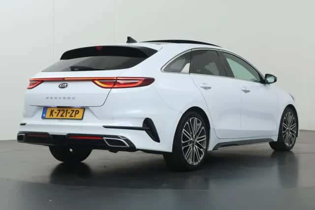 Kia Proceed (2021) thumbnail 2