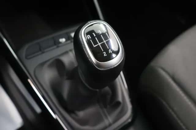 Kia Rio (2022) thumbnail 24
