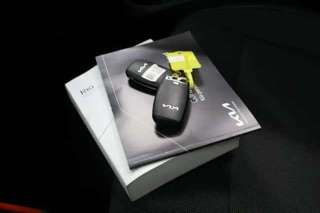 Kia Rio (2022) thumbnail 25