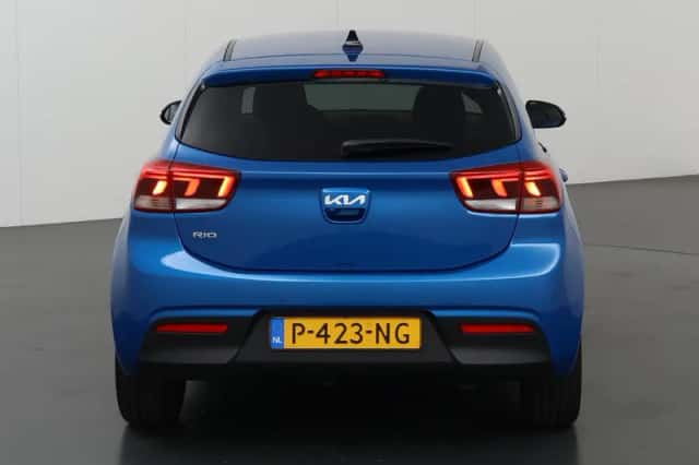 Kia Rio (2022) thumbnail 4