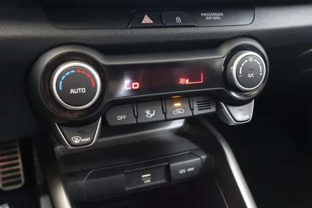 Kia Rio (2021) thumbnail 20