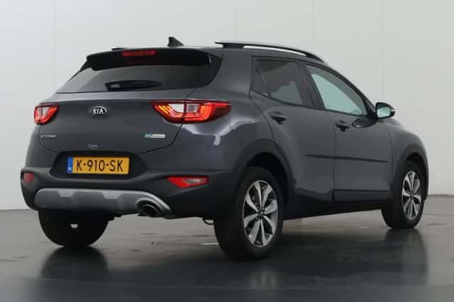 Kia Stonic (2021) thumbnail 2