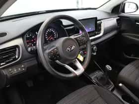 Kia Stonic (2021) thumbnail 7