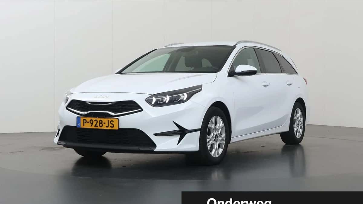 Kia Ceed Sportswagon (2022) — foto 1