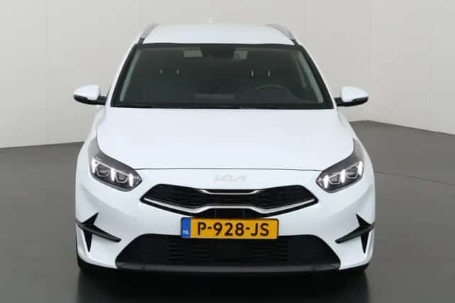 Kia Ceed Sportswagon (2022) thumbnail 3
