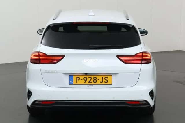 Kia Ceed Sportswagon (2022) thumbnail 4