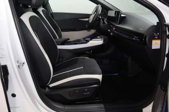 Kia EV6 (2026) thumbnail 8