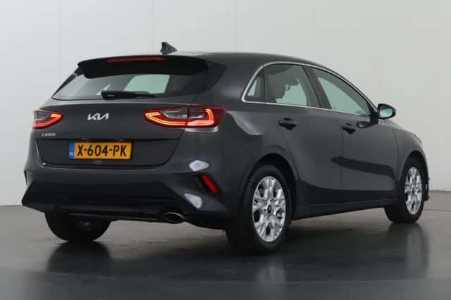 Kia Ceed (2024) thumbnail 2