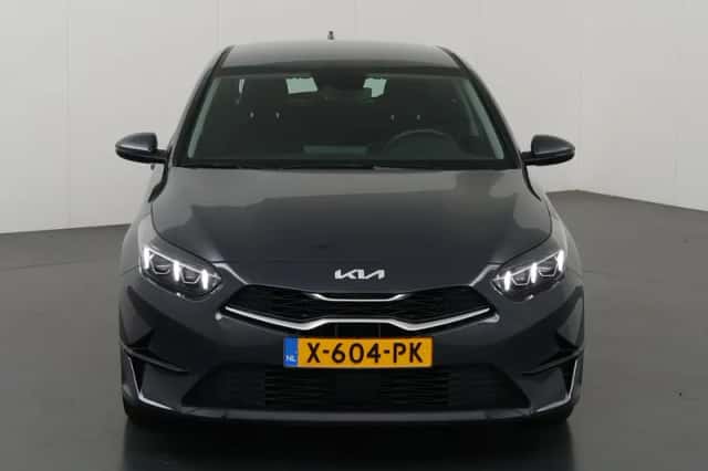 Kia Ceed (2024) thumbnail 3