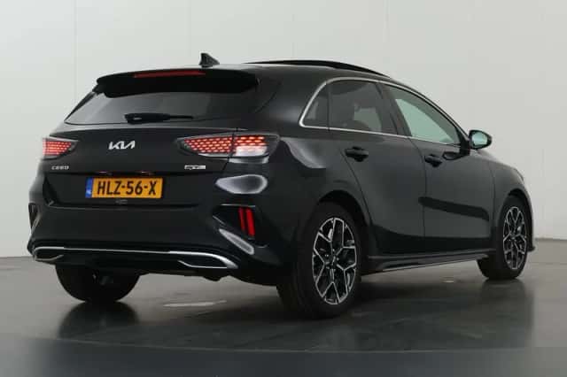 Kia Ceed (2025) thumbnail 2