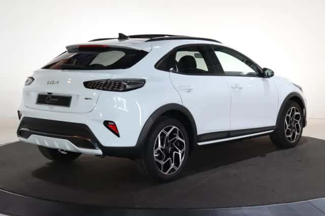 Kia XCeed (2025) thumbnail 2